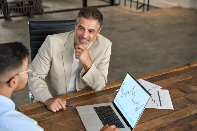  Selling to Investors vs Listing: What’s Better?