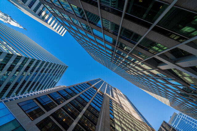 What defines a leading commercial real estate professional?